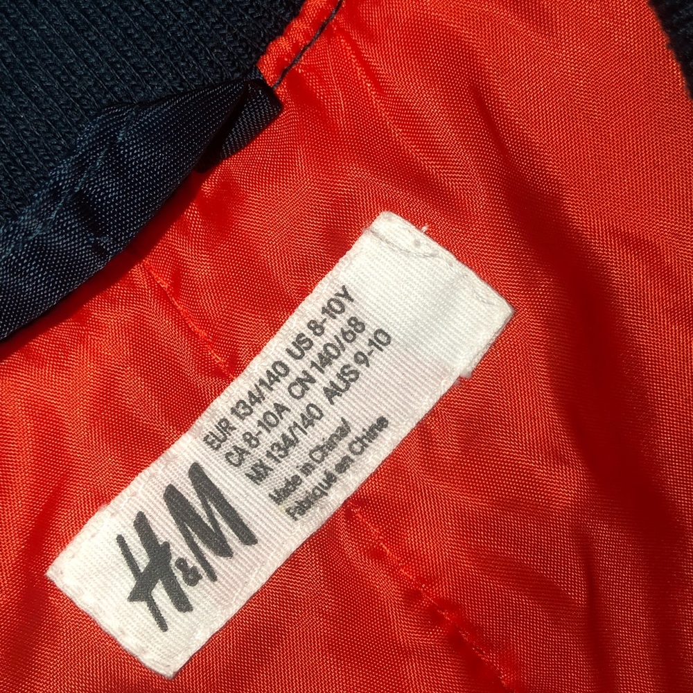 A bomber jacket - Picture 3 of 3